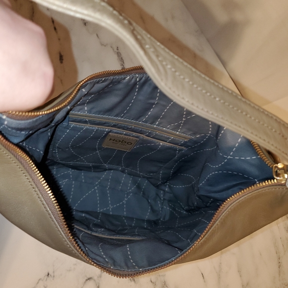 HOBO Limited Edition Gorgeous Taupe/Light Brown Leather Shoulder Bag - Picture 6 of 12